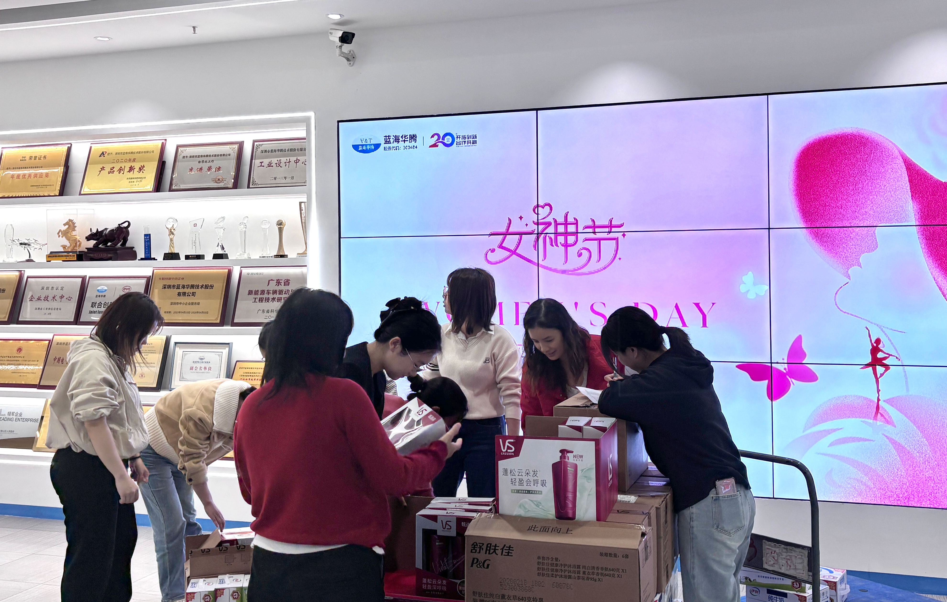 雅博app官方入口女神节：铿锵玫瑰，共赴星辰新程！