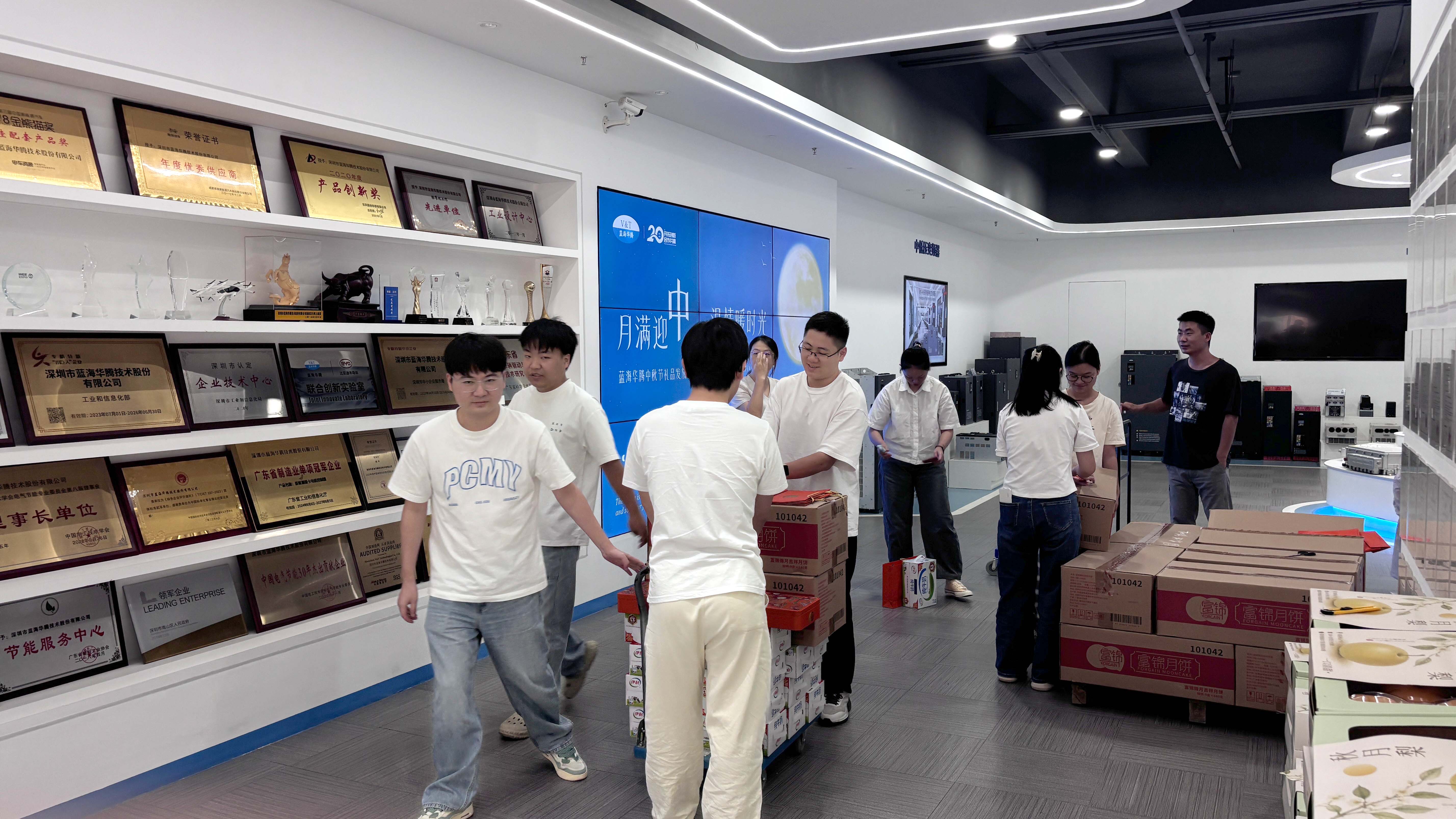 【中秋节】情暖中秋 共赴团圆 | 雅博app官方入口为全体员工发放中秋福利！